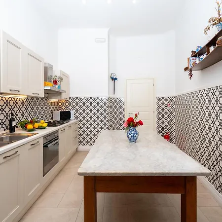 Casa de hóspedes Maison Ro' 4*